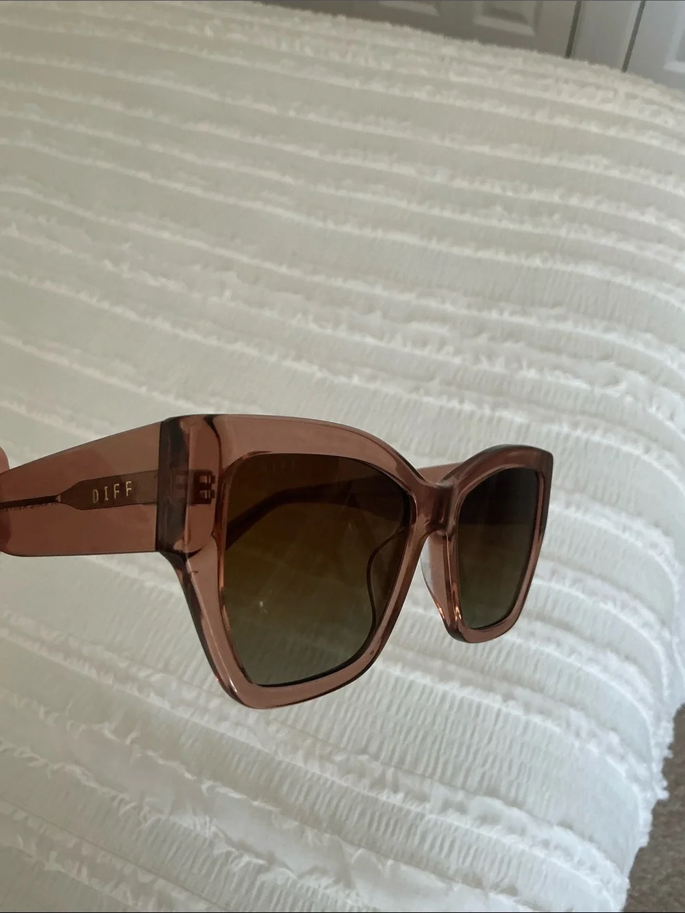 DIFF cat eye women’s sunglasses light brown